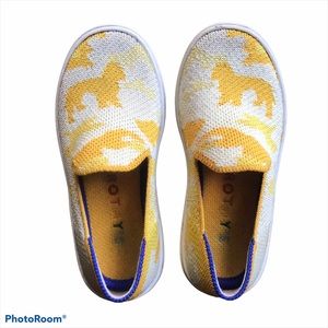 Rothy’s girls shoes yellow puppy camo size 10